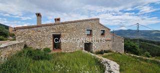 Masia a Culla. Masia semireformada con terreno