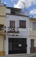 Masia a Pobla Tornesa (la). Casa en el centro del pueblo