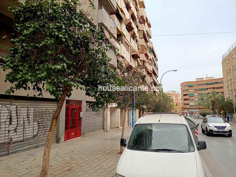 Foto a2908310-bab7-4e8c-a63b-d9692ea3e5c9. Local comercial 961 m2 de local comercial en av. conde lumiares en Alicante