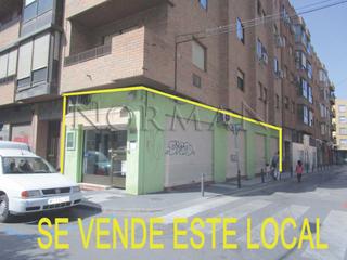 Business premise en Santa Eulalia. Local junto universidad la merced en esquina, todo fachada.