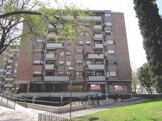 Business premise en Santa Maria de Gracia. Local comercial con 24mts. fachada, esquina avenida miguel de ce