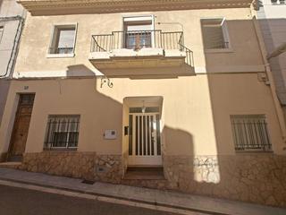 Xalet a Calle colón 56. Amplia casa con patio