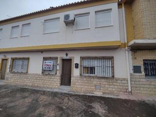 Chalet à Alameda el oro 95. Adosado en el oro