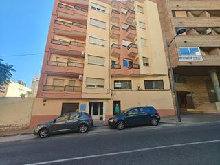 Local Comercial a Buñol. Amplio local comercial en buñol