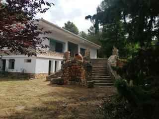 Xalet a Buñol. Chalet