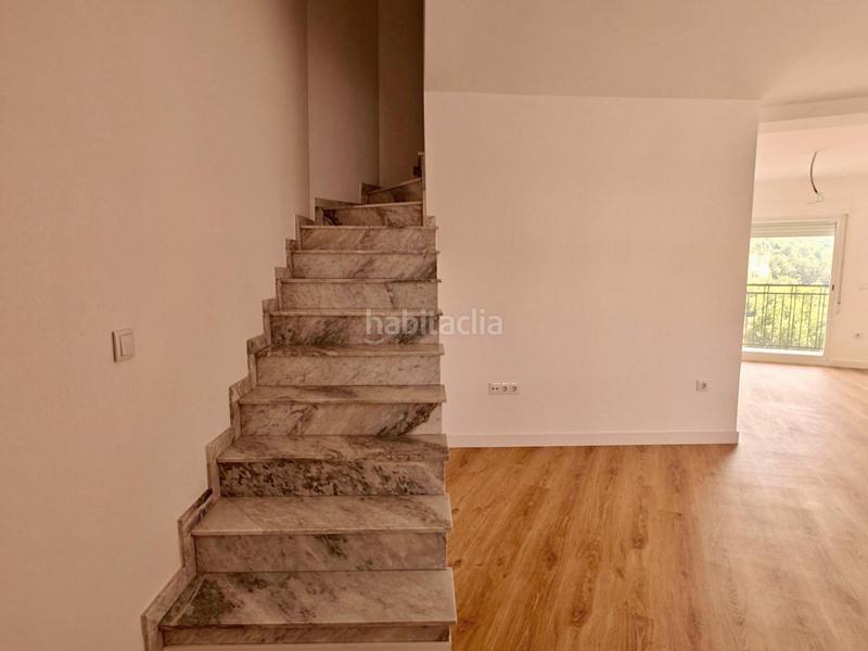 Foto 21da3f44-744c-4d6a-81dd-d852ac732240. Casa adosada adosado en Buñol