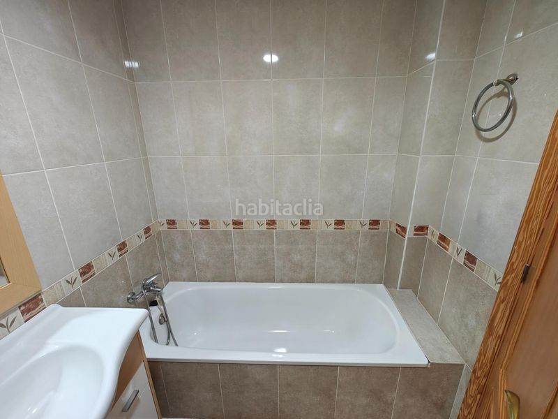 Foto 5286f98a-da73-4913-95a5-65a7354e6b58. Casa adossada a calle deportes 11 a Macastre