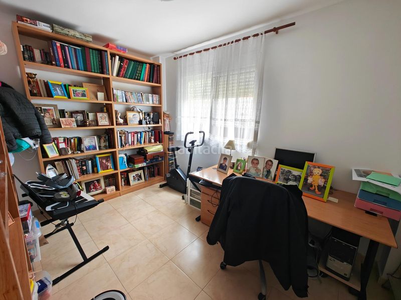 Foto d8e2c911-fd5d-43b9-919f-b76082b14a7b. Casa adossada a calle deportes 11 a Macastre