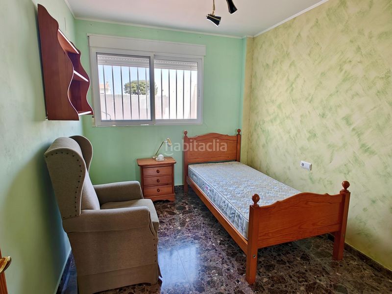 Foto bf6d806a-6970-4a3d-8377-1b4c73850323. Casa adossada a maciz el 33 a Yátova