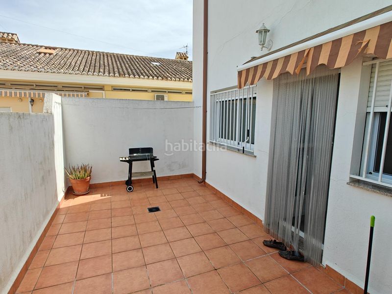 Foto dd9d0853-773c-4907-870e-5e325c1f2aca. Casa adossada a maciz el 33 a Yátova