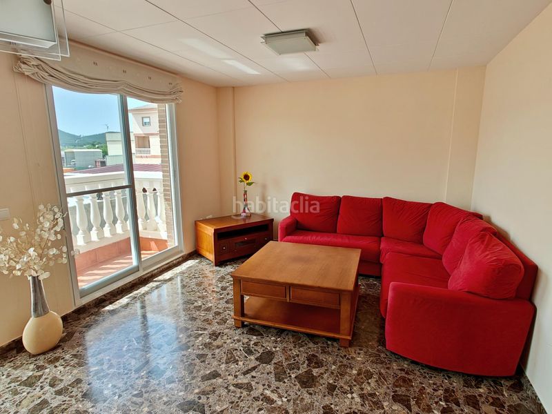 Foto df0a9a68-188d-42d1-82c9-2ec883de1311. Casa adossada a maciz el 33 a Yátova