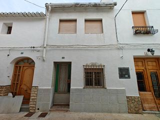 House in Yátova. Casa en el centro de yátova