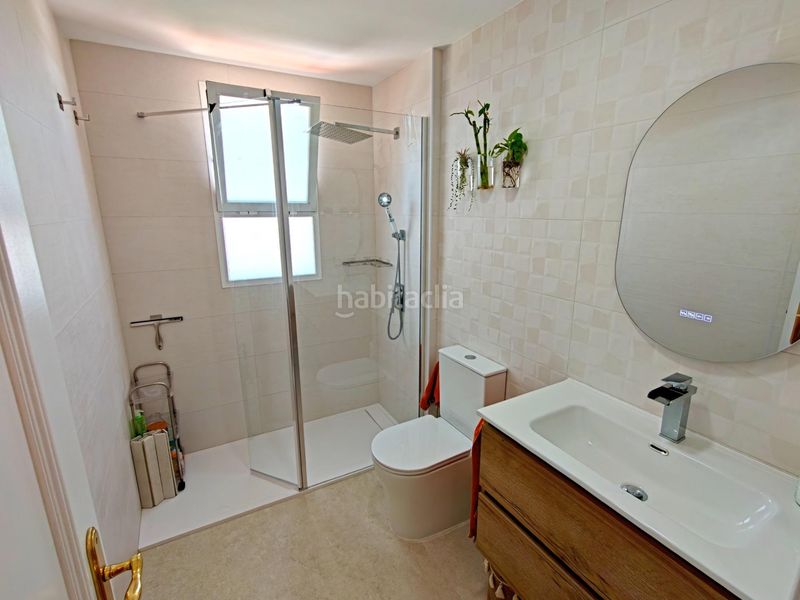 Foto 42a8f181-55f8-428d-a8d7-e6cc064eab9a. Casa adossada amb calefacció aparcament piscina a San Antonio de Benagéber