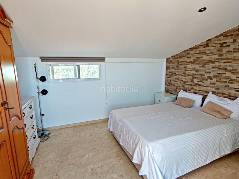 Foto 9b0eedac-fc24-47d9-85fd-7d00a28ca669. Casa adossada amb calefacció aparcament piscina a San Antonio de Benagéber
