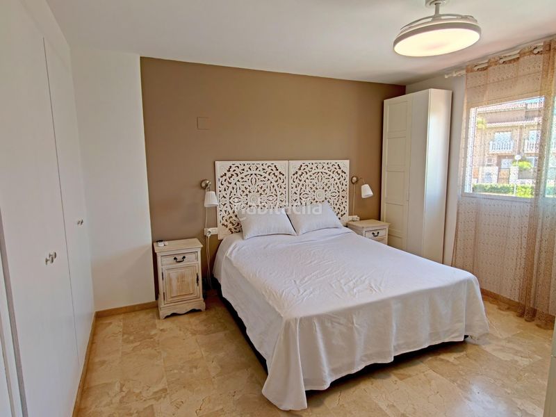 Foto 9d8ae5df-c4f5-4001-a764-df9a6e1d8763. Casa adossada amb calefacció aparcament piscina a San Antonio de Benagéber