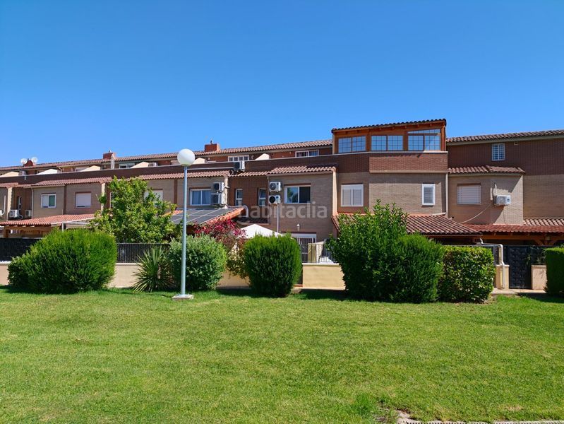 Foto a1427258-002c-40e5-a994-75a536b8c457. Casa adossada amb calefacció aparcament piscina a San Antonio de Benagéber