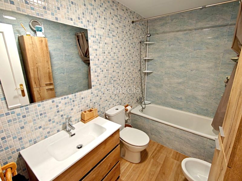 Foto c010d5fc-8279-4ea6-8a21-9761862bb0ff. Casa adossada amb calefacció aparcament piscina a San Antonio de Benagéber