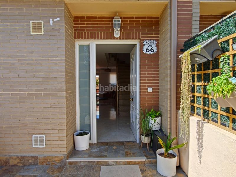 Foto d81df797-e90c-4dea-9435-66e469e75e05. Casa adossada amb calefacció aparcament piscina a San Antonio de Benagéber