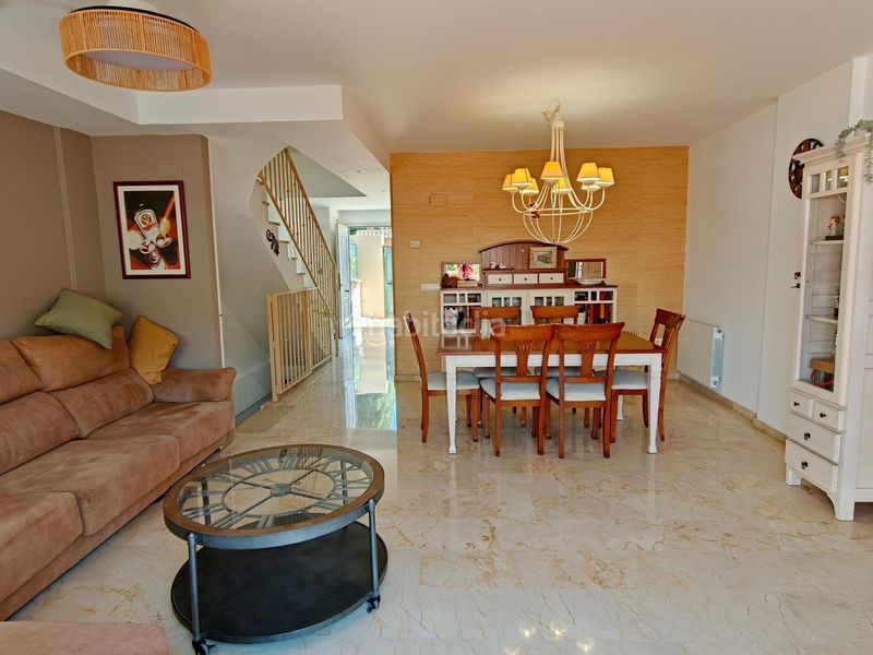 Foto e71181f7-5da1-4079-a398-032da586a381. Casa adossada amb calefacció aparcament piscina a San Antonio de Benagéber