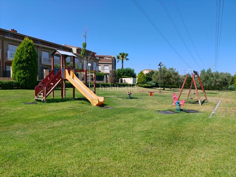 Foto e978eb5b-21ba-4e8d-907d-30894503456b. Casa adossada amb calefacció aparcament piscina a San Antonio de Benagéber