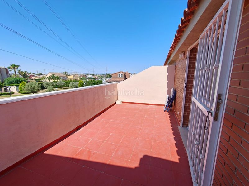 Foto f136ae20-1ce2-4888-a6d4-0589e1d4f3d1. Casa adossada amb calefacció aparcament piscina a San Antonio de Benagéber