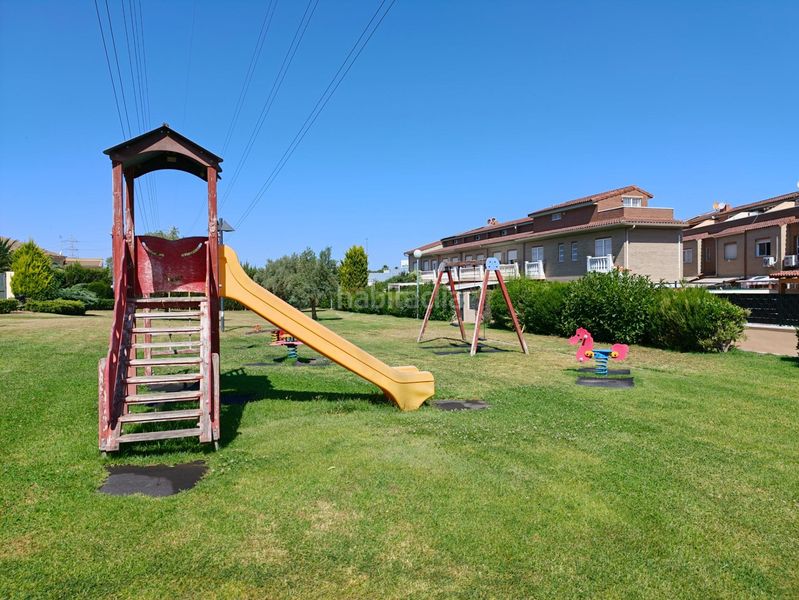 Foto f7308c60-7468-4971-baf0-fdf5bd92d516. Casa adossada amb calefacció aparcament piscina a San Antonio de Benagéber