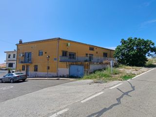 Casa  Diputacion 73. Casa con local comercial