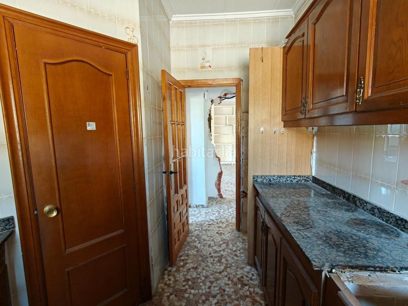 Foto f4b24d47-1e30-4fab-8153-74d6d09f86a3. Casa amb aparcament a Yátova