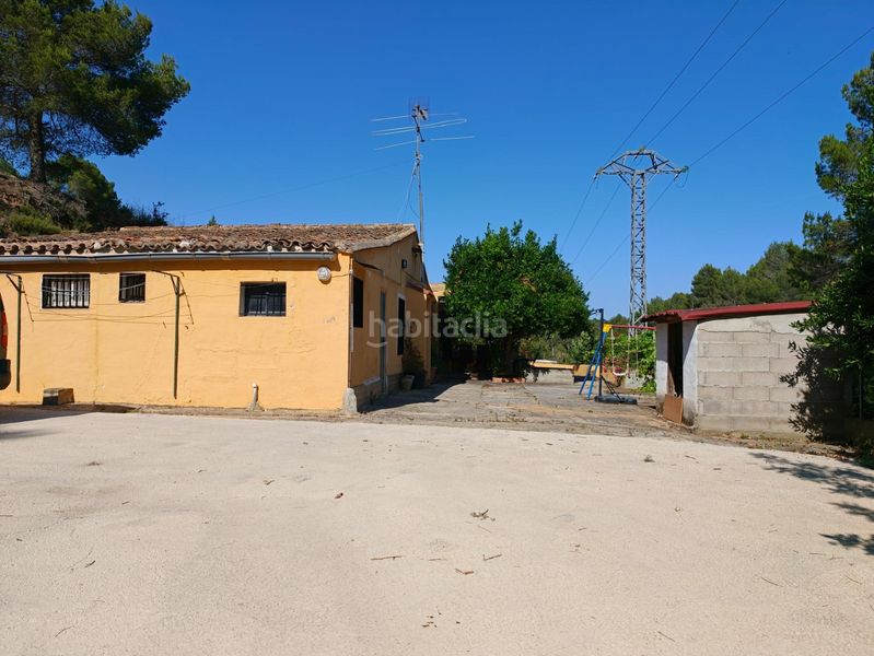 Foto d56e60cc-c10d-4b34-9e43-55d666c6c319. Xalet amb piscina a Yátova