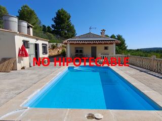 Chalet in Buñol. Chalet con piscina