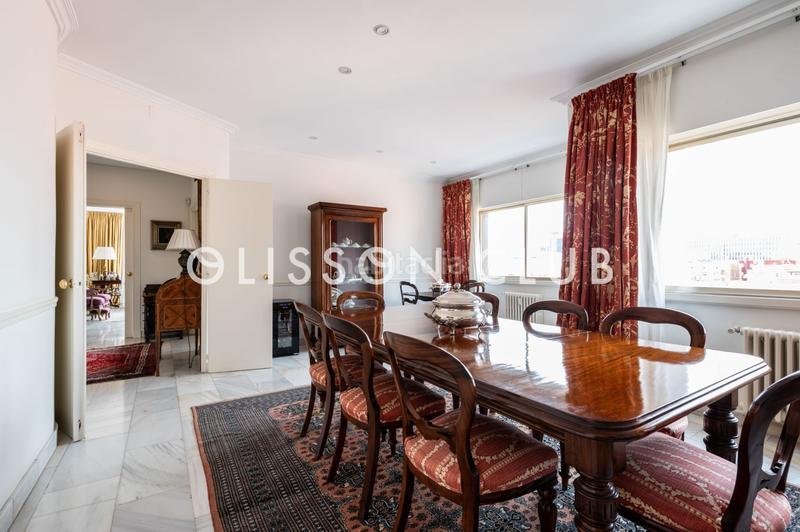 Foto 22d84fc3-5ba2-4ea3-8665-ccc25f8ed926. Dúplex amb calefacció a El Viso Madrid