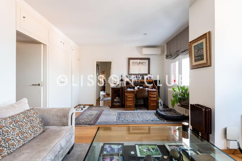 Foto eaaae730-4593-4566-8e82-043939c7e301. Dúplex amb calefacció a El Viso Madrid