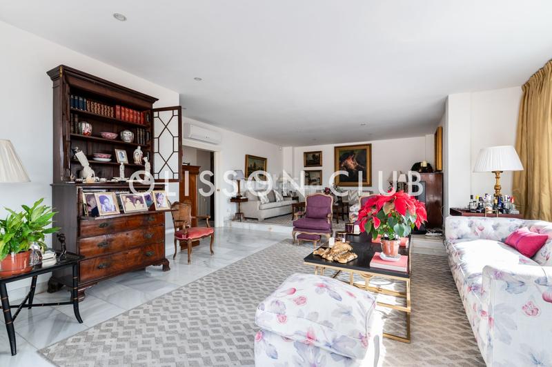 Foto fa7edf60-1eca-4215-9a1f-f85f7b40b62f. Dúplex amb calefacció a El Viso Madrid