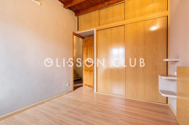 Foto 1f7c12cd-7a6b-4ac7-8408-7793ca7e2804. Casa adosada chalet pareado en hispanoamérica con jardines, garaje y piscina en Madrid
