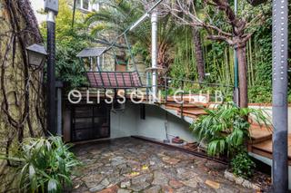 Casa adosada en Hispanoamérica-Bernabéu. Chalet pareado en hispanoamérica con jardines, garaje y piscina