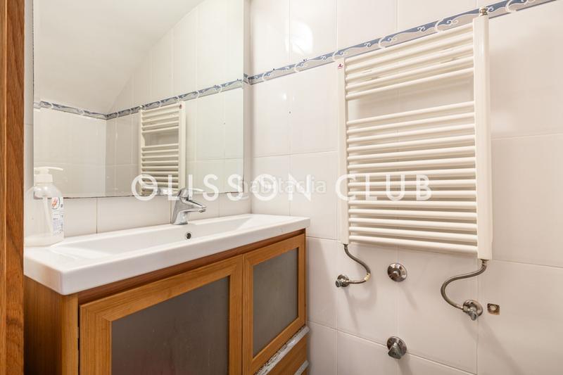 Foto b3212793-3103-4664-8a5e-1522eb4820da. Casa adosada chalet pareado en hispanoamérica con jardines, garaje y piscina en Madrid