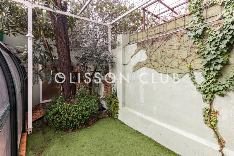 Foto c27663a4-3df2-4258-a578-8f3ba91c393d. Casa adosada chalet pareado en hispanoamérica con jardines, garaje y piscina en Madrid