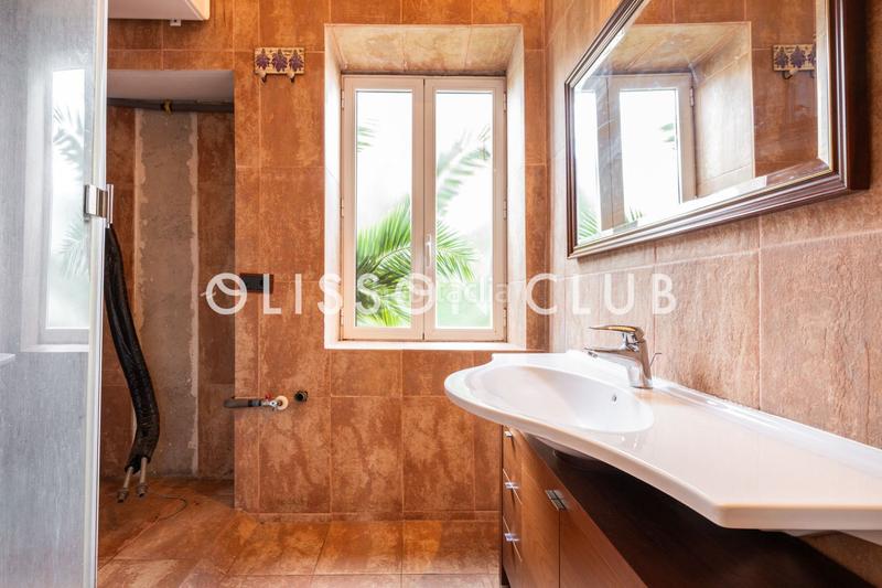 Foto e8ead5dc-19bb-4a0d-8793-7fa87850c602. Casa adosada chalet pareado en hispanoamérica con jardines, garaje y piscina en Madrid