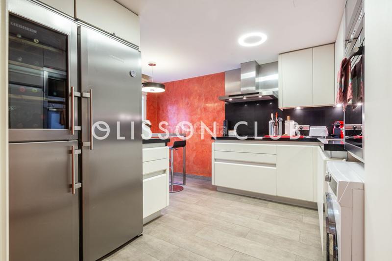 Foto 306ce587-cee3-43a7-afb4-85b2b022a6de. Dúplex espacioso ático dúplex , en urbanización con garaje, piscina y pádel en hispanoamérica en Madrid