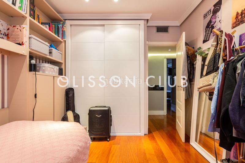 Foto 6bd13cc5-f414-45e9-a976-9aaf568a526a. Dúplex espacioso ático dúplex , en urbanización con garaje, piscina y pádel en hispanoamérica en Madrid