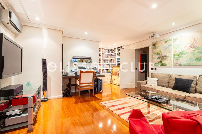 Foto d7aef018-c3fa-41ef-a52c-d050a172dd5e. Dúplex espacioso ático dúplex , en urbanización con garaje, piscina y pádel en hispanoamérica en Madrid