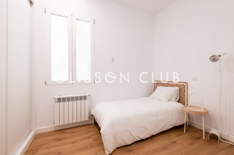 Foto 1cdb328a-4931-470c-8e0d-85684343477d. Piso encantador piso reformado y amueblado que ofrece un ambiente moderno y acogedor, con amplias ventanas exteriores. en Madrid