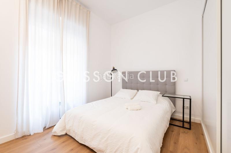 Foto 65e1c04a-cd83-48f8-a6d0-06610aed81da. Piso encantador piso reformado y amueblado que ofrece un ambiente moderno y acogedor, con amplias ventanas exteriores. en Madrid