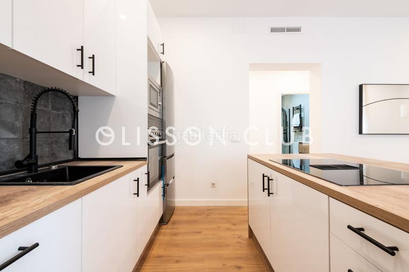 Foto 7da6e26f-fc83-4b84-b28d-25957f483c23. Piso encantador piso reformado y amueblado que ofrece un ambiente moderno y acogedor, con amplias ventanas exteriores. en Madrid