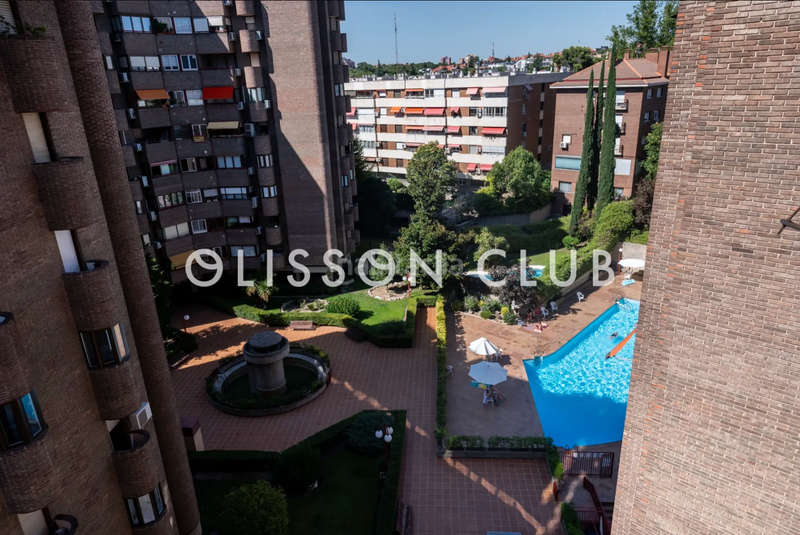 Foto f0533793-50e4-4974-9250-c7e19e1d66f3. Pis amb calefacció piscina a Colina Madrid