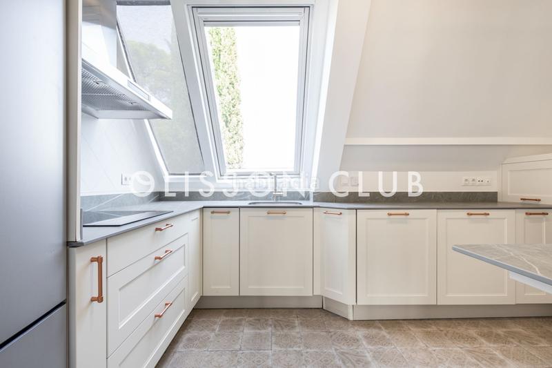Foto d12195e3-4bd3-4118-9ef2-733d0fef61ef. Alquiler ático  con terraza en Nueva España en Madrid