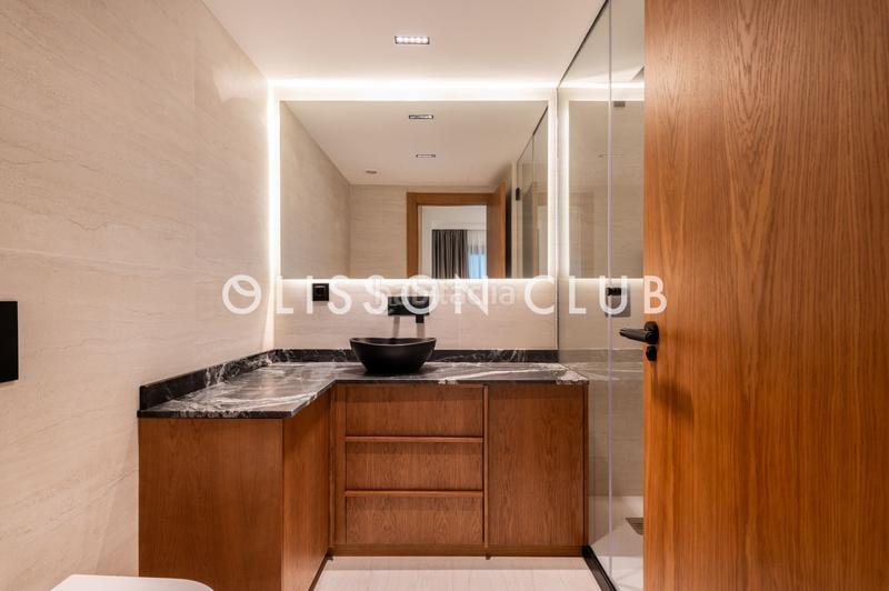 Foto afbe9200-ed3d-456d-8b48-b4de26b506cb. Piso clásico por fuera, nuevo por dentro en Goya Madrid