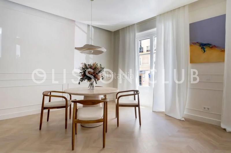 Foto d4e9cec7-168d-4ca8-8792-4e7b2df0a276. Flat with heating in Almagro Madrid