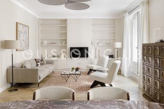 Piso en Cortes-Huertas. Exclusiva vivienda reformada con encanto clásico y diseño modern