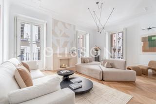 Appartement à Justicia-Chueca. Nueve balcones a la calle, techos de 3,40 metros en mejores call